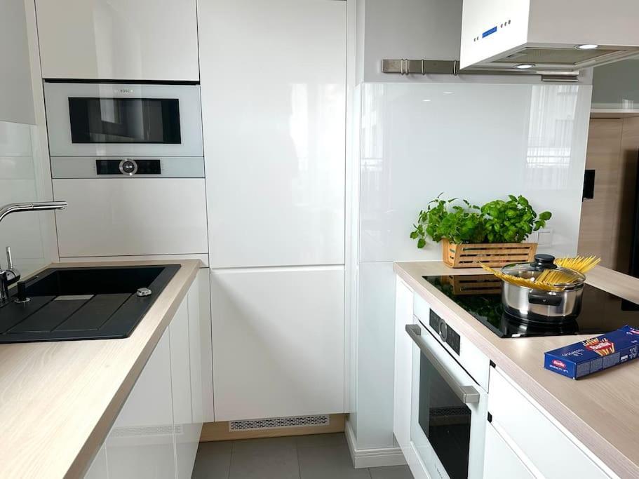 Apartament Jana Kazimierza 47 - 2 Sypialnie, 70M2, Balkon, Parking, Wi-Fi Варшава Екстер'єр фото